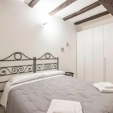 Ambra Maison, By Short Holidays Apartment